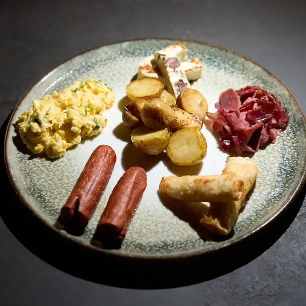 Sıcak Kahvaltı Tabağı