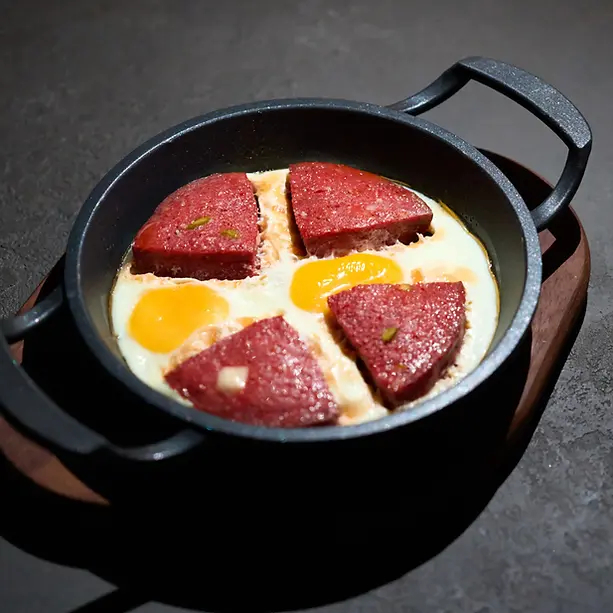 Sahanda Sucuklu Yumurta